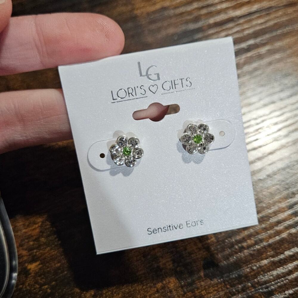 Lori's Gifts Silver Rhinestone Flower Stud Earrings Green Sensitive Ears NWT